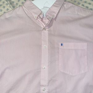 Men’s izod size large. Button up